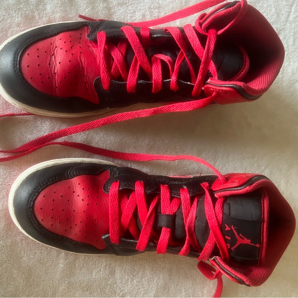 Nike Black and Red Sneakers Sporty Design